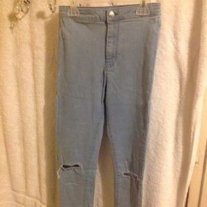 LIGHT BLUE JEANS RIPPED